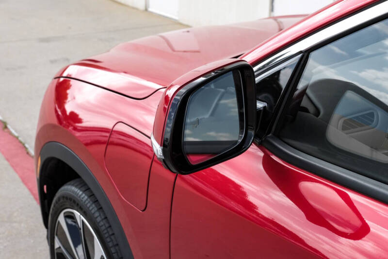2024 VinFast VF8 Plus