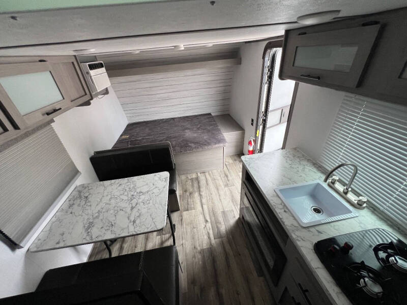 2024 Coleman 17B Travel Trailer