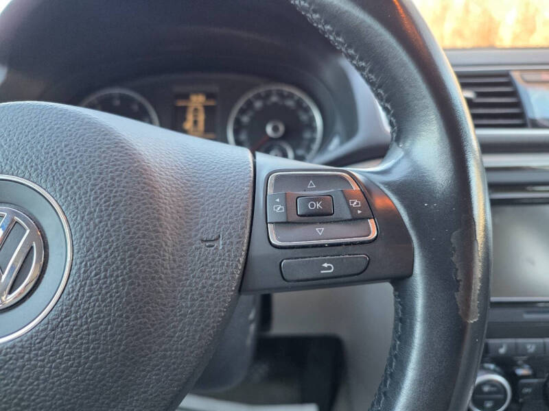 2012 Volkswagen Passat SE PZEV