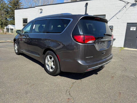 2017 Chrysler Pacifica Touring-L Plus