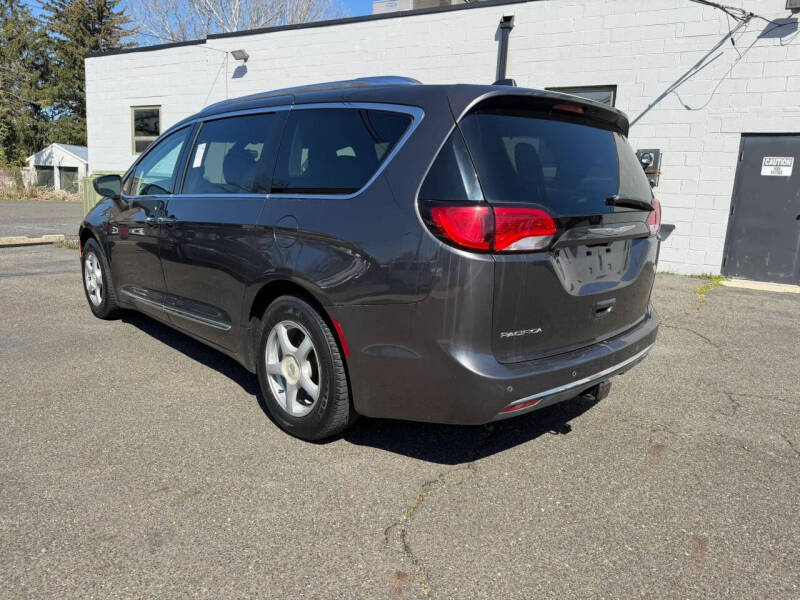 2017 Chrysler Pacifica Touring-L Plus