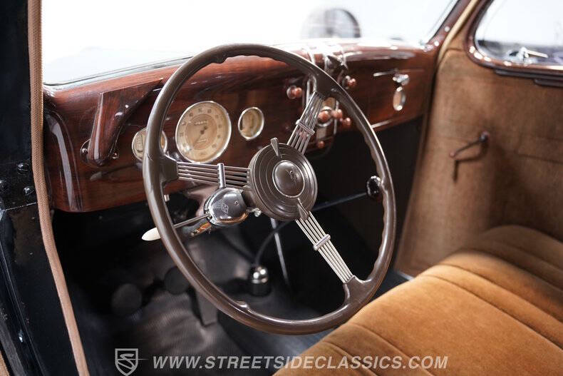 1936 Ford Deluxe
