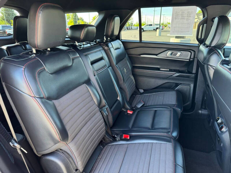 2025 Ford Explorer ST-Line