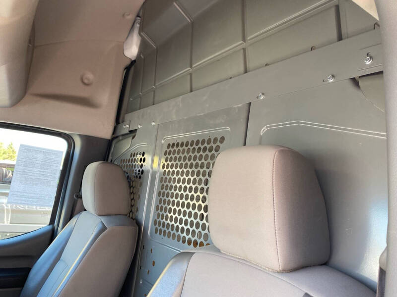 2019 Nissan NV Cargo null photo 13