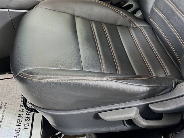 2019 Nissan Kicks SR