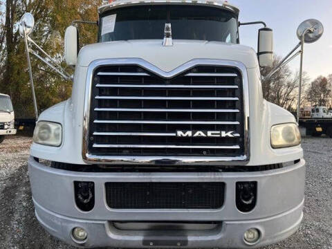 2013 Mack Pinnacle