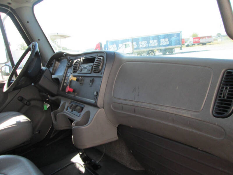 2005 Freightliner Business class M2
