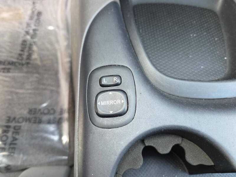 2004 Toyota Sequoia SR5