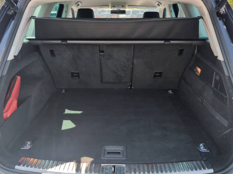 2012 Volkswagen Touareg VR6 Lux