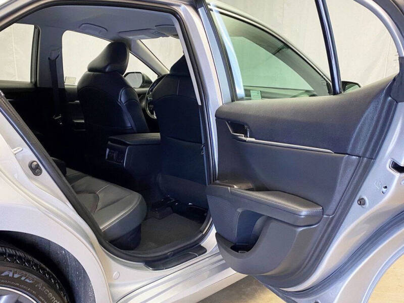 2022 Toyota Camry Hybrid XLE