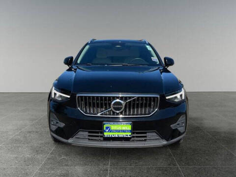 2023 Volvo XC40 B5 Plus Bright Theme