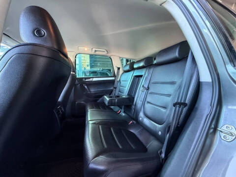 2013 Volkswagen Touareg TDI Sport