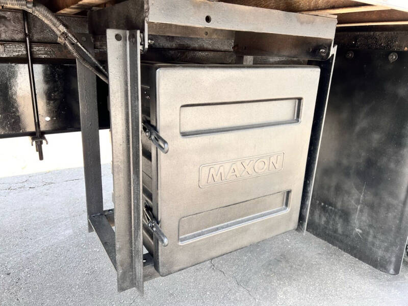 2017 Freightliner M2 106