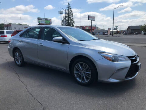 2016 Toyota Camry for sale at Sinaloa Auto Sales in Salem OR