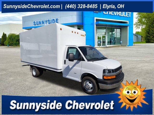 2025 Chevrolet Express Cutaway Base's photo