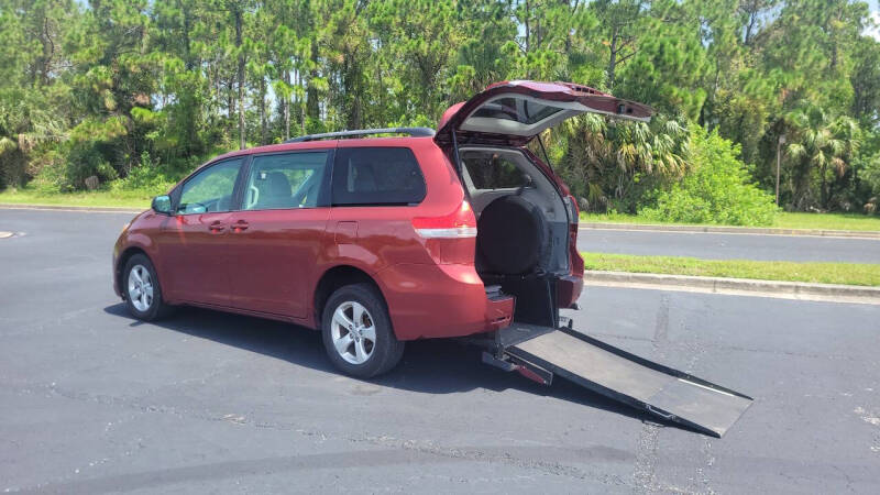 2014 Toyota Sienna LE Mobility 7-Passenger