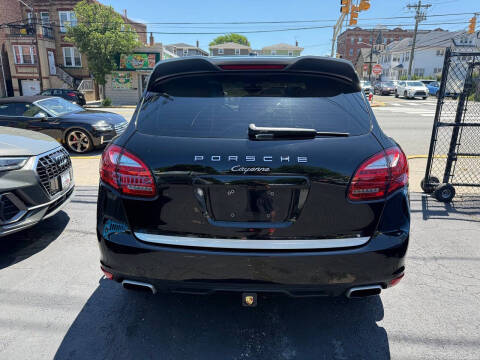 2014 Porsche Cayenne Platinum