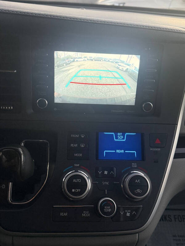 2020 Toyota Sienna XLE Premium 8-Passenger