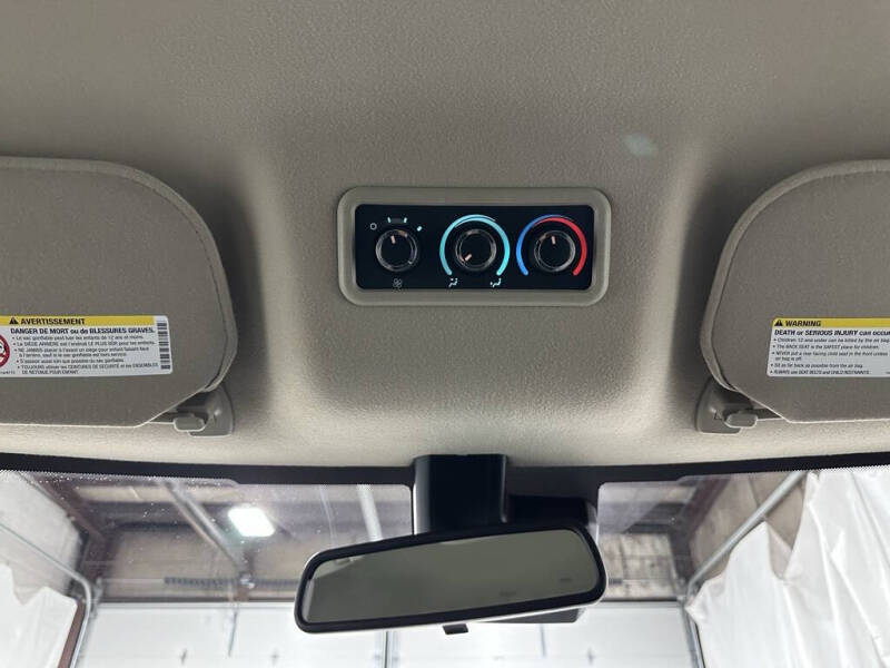 2025 Chevrolet Express LT 3500