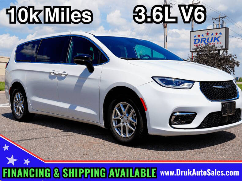 2025 Chrysler Pacifica Select
