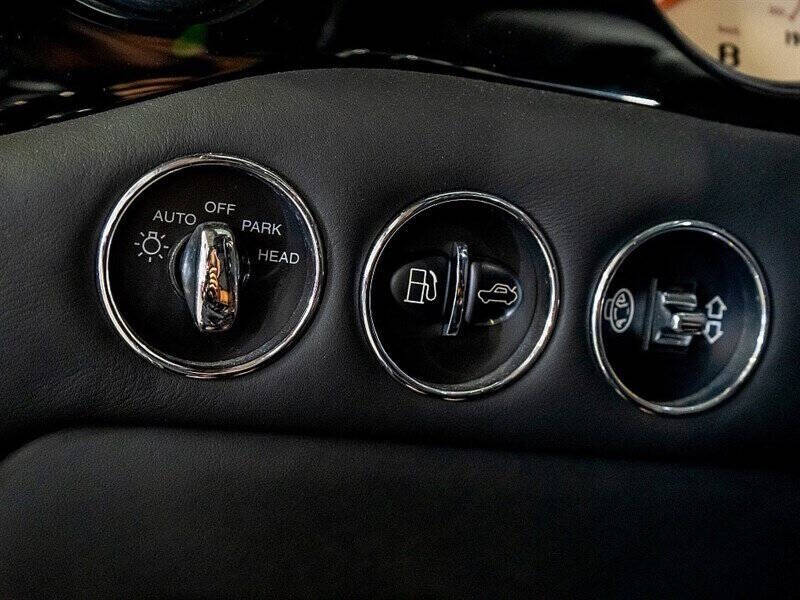 2008 Bentley Azure 35