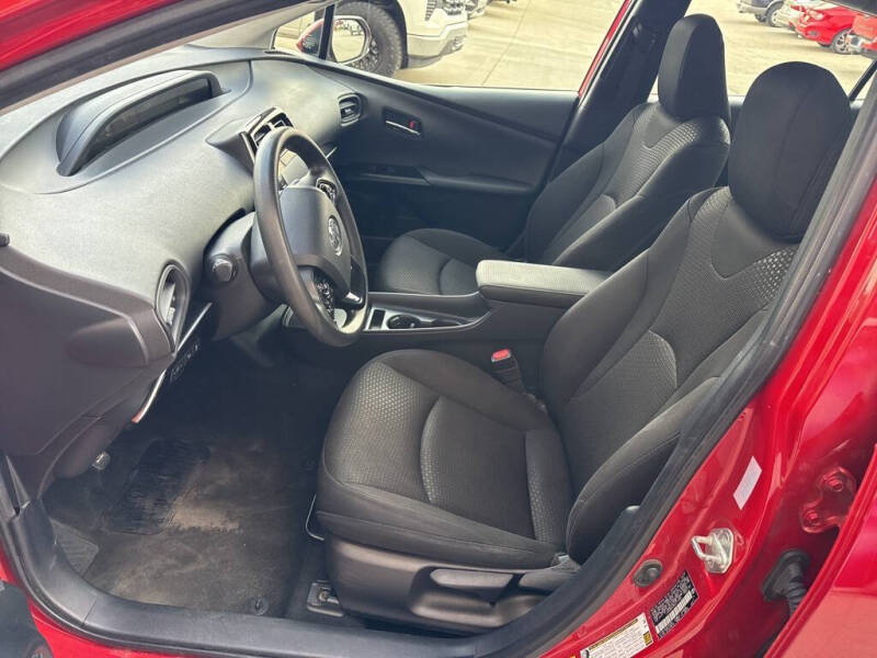 2022 Toyota Prius LE