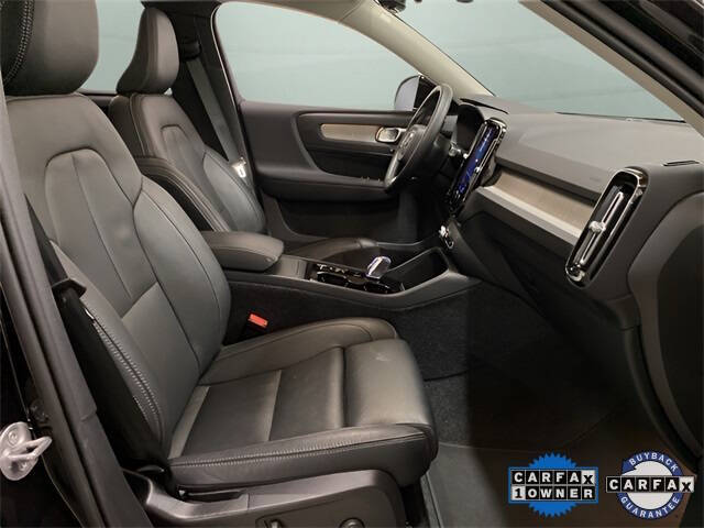 2025 Volvo XC40 B5 Plus Bright Theme