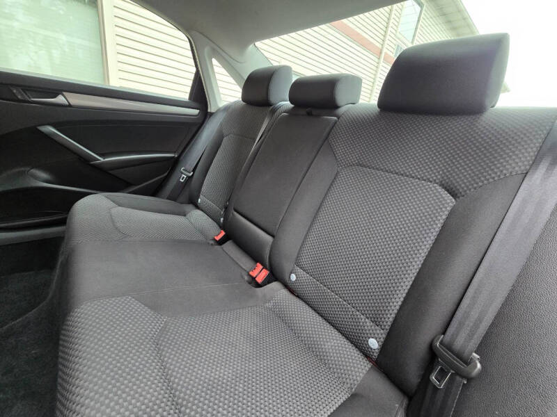 2014 Volkswagen Passat 2.5L S PZEV