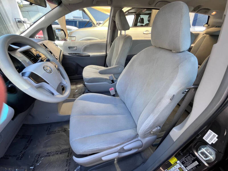 2012 Toyota Sienna