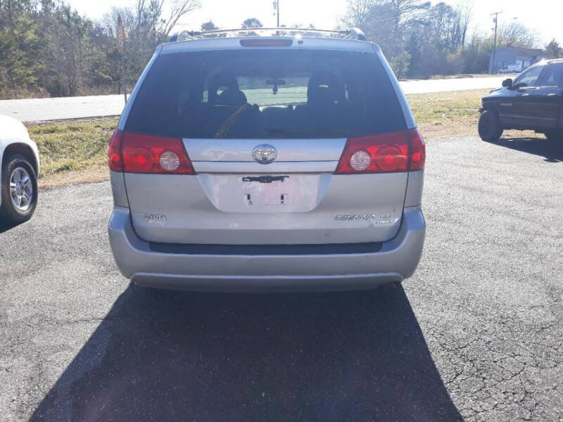 2009 Toyota Sienna LE 7-Passenger