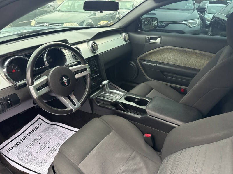 2006 Ford Mustang V6 Deluxe