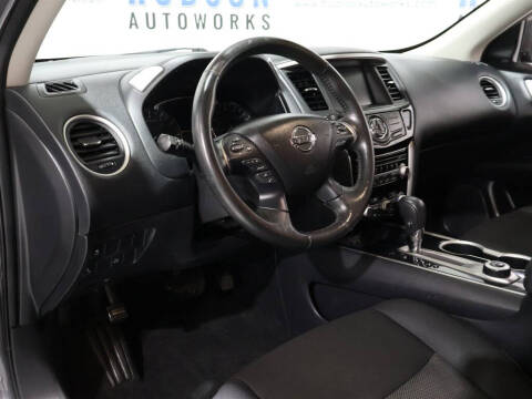 2020 Nissan Pathfinder SV