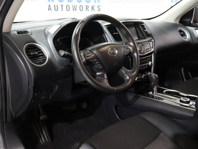 2020 Nissan Pathfinder SV