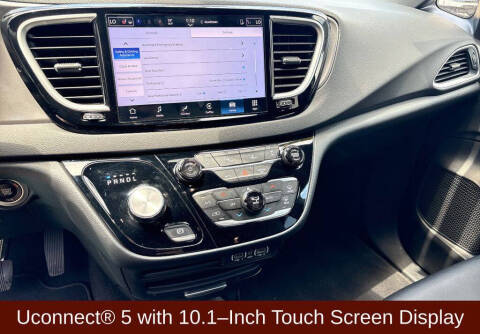 2025 Chrysler Pacifica Select