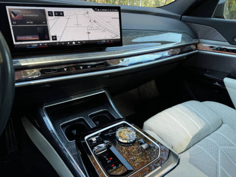 2023 BMW 7 Series 740i