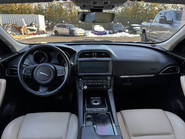 2020 Jaguar F-PACE 25t Premium