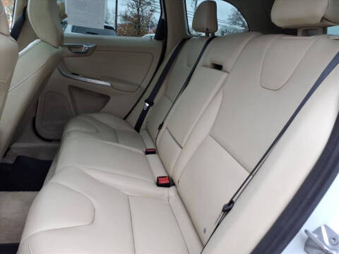 2015 Volvo XC60 T6 Platinum