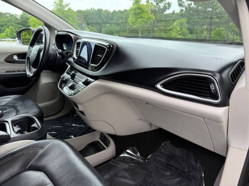 2017 Chrysler Pacifica Touring-L