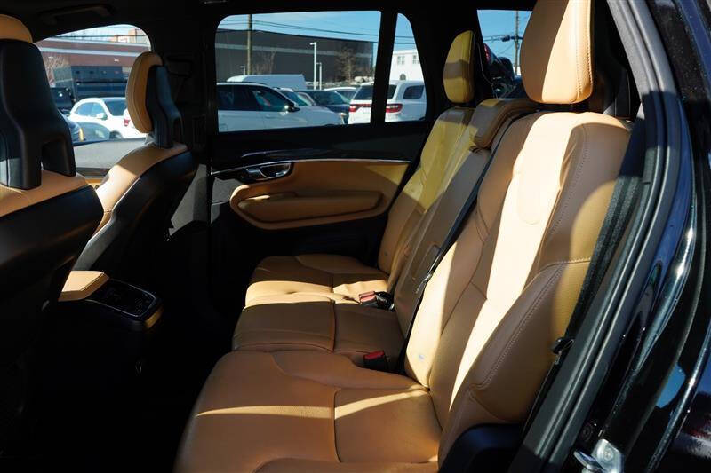 2017 Volvo XC90 T6 Momentum