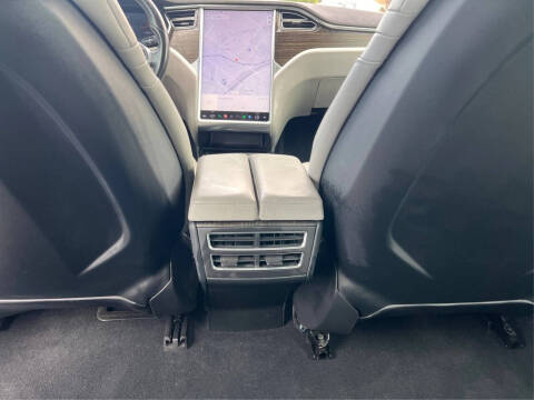 2015 Tesla Model S 70D