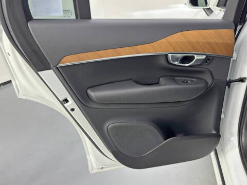 2024 Volvo XC90 Recharge T8 Core Bright Theme