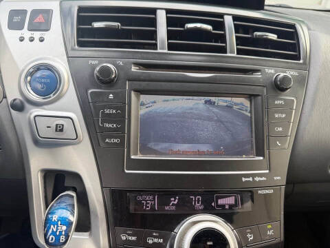 2014 Toyota Prius v Five