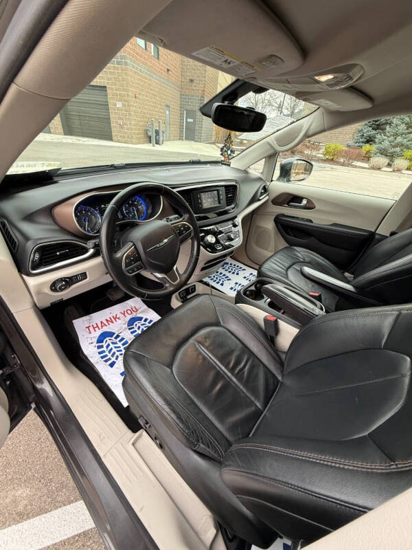 2017 Chrysler Pacifica Touring-L