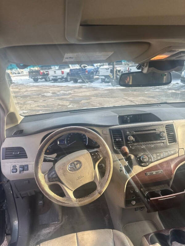 2014 Toyota Sienna XLE 8-Passenger