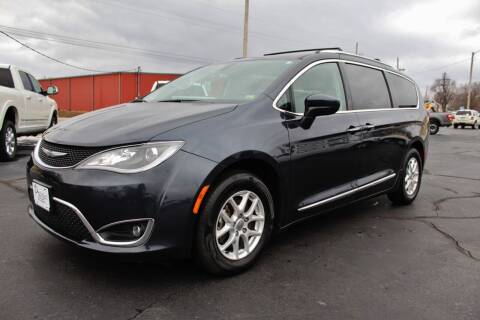 2020 Chrysler Pacifica for sale at PREMIER AUTO SALES in Carthage MO