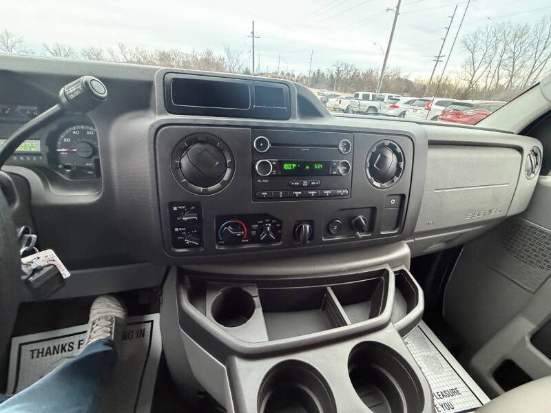 2013 Ford E-Series E-350 SD XLT