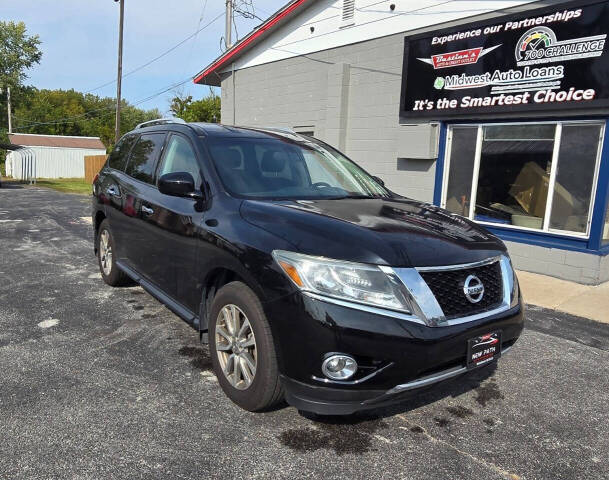 2015 Nissan Pathfinder for sale at Midwest Auto Loans in Davenport, IA