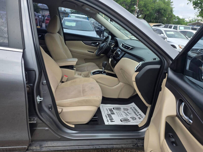 2016 Nissan Rogue SV