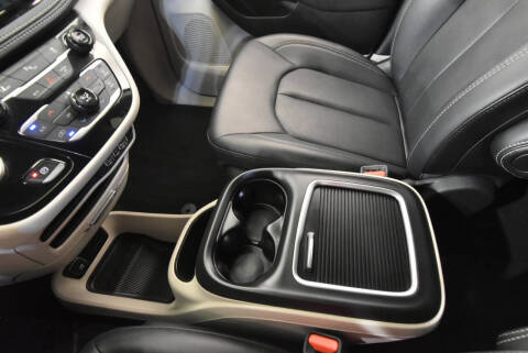 2024 Chrysler Pacifica Plug-In Hybrid Select