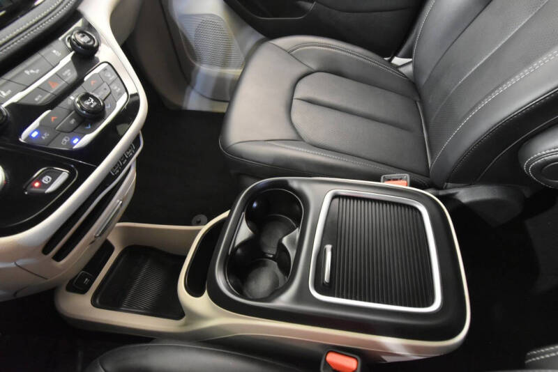 2024 Chrysler Pacifica Plug-In Hybrid Select
